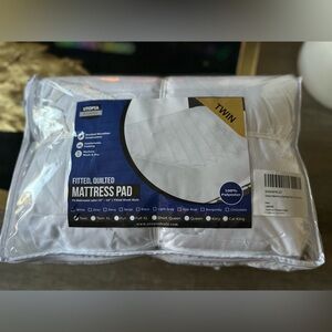 Utopia White Fitted Mattress Pad Twin